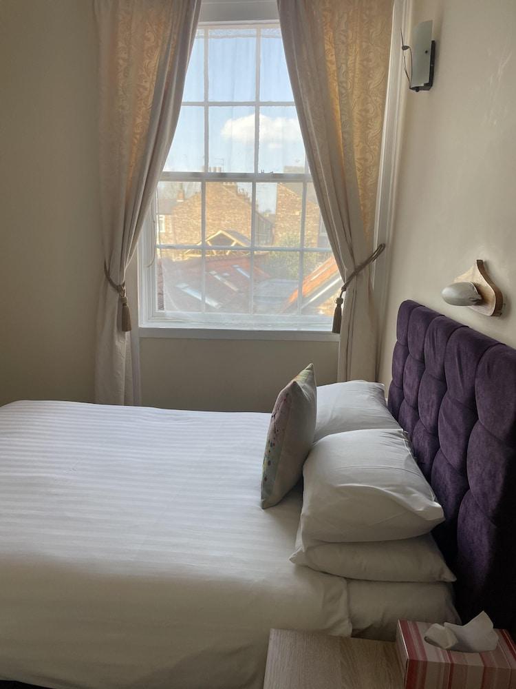 Diamonds Guest house